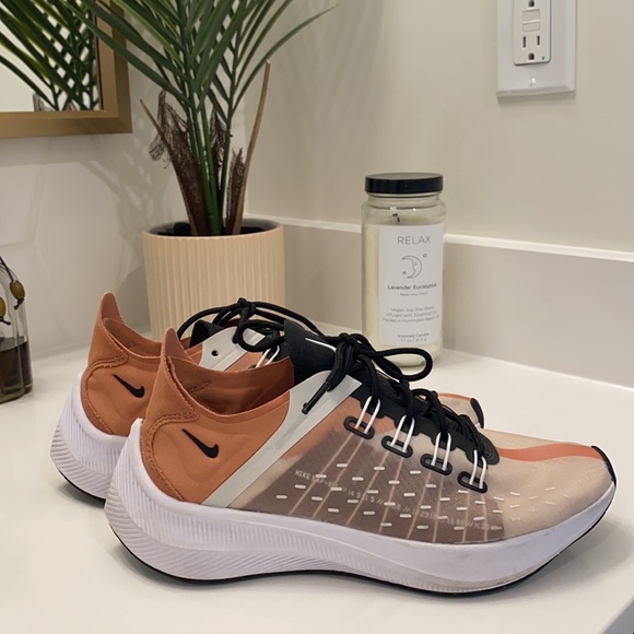 Nike running shoes - only worn once! - Picture 2 of 5